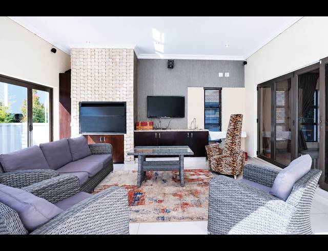 4 BEDROOM GOLF ESTATE FOR SALE IN BLUE VALLEY GOLF ESTATE